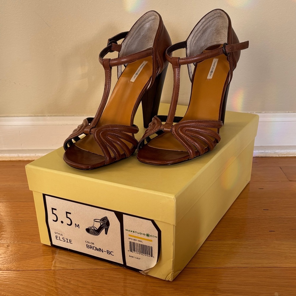 NIB Max Studio Elsie Brown Leather T-Strap Heeled Sandals - 5.5